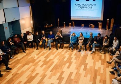 Dani permakulture i tranzicije: trebamo tvoj doprinos! ljudi sjede u krugu i razgovaraju